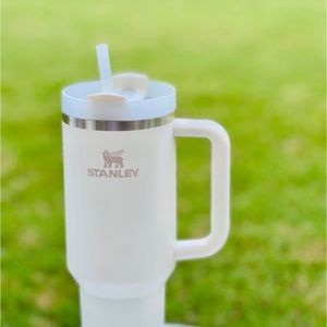 NWT Stanley 2.0 Travel Quencher Flowstate 40 oz CREAM